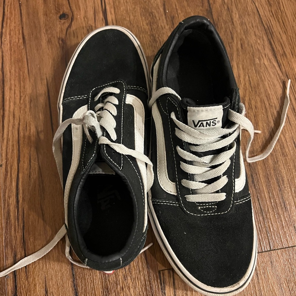 Vans Old Skool Black & White Low-Top Sneakers – Womens 8
